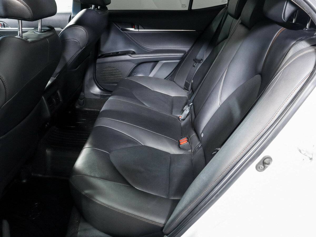 Toyota Camry 2021 года с пробегом. Фото: #9