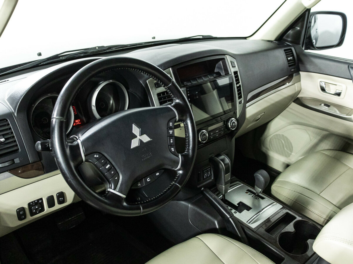Mitsubishi Pajero 2017 года с пробегом. Фото: #8