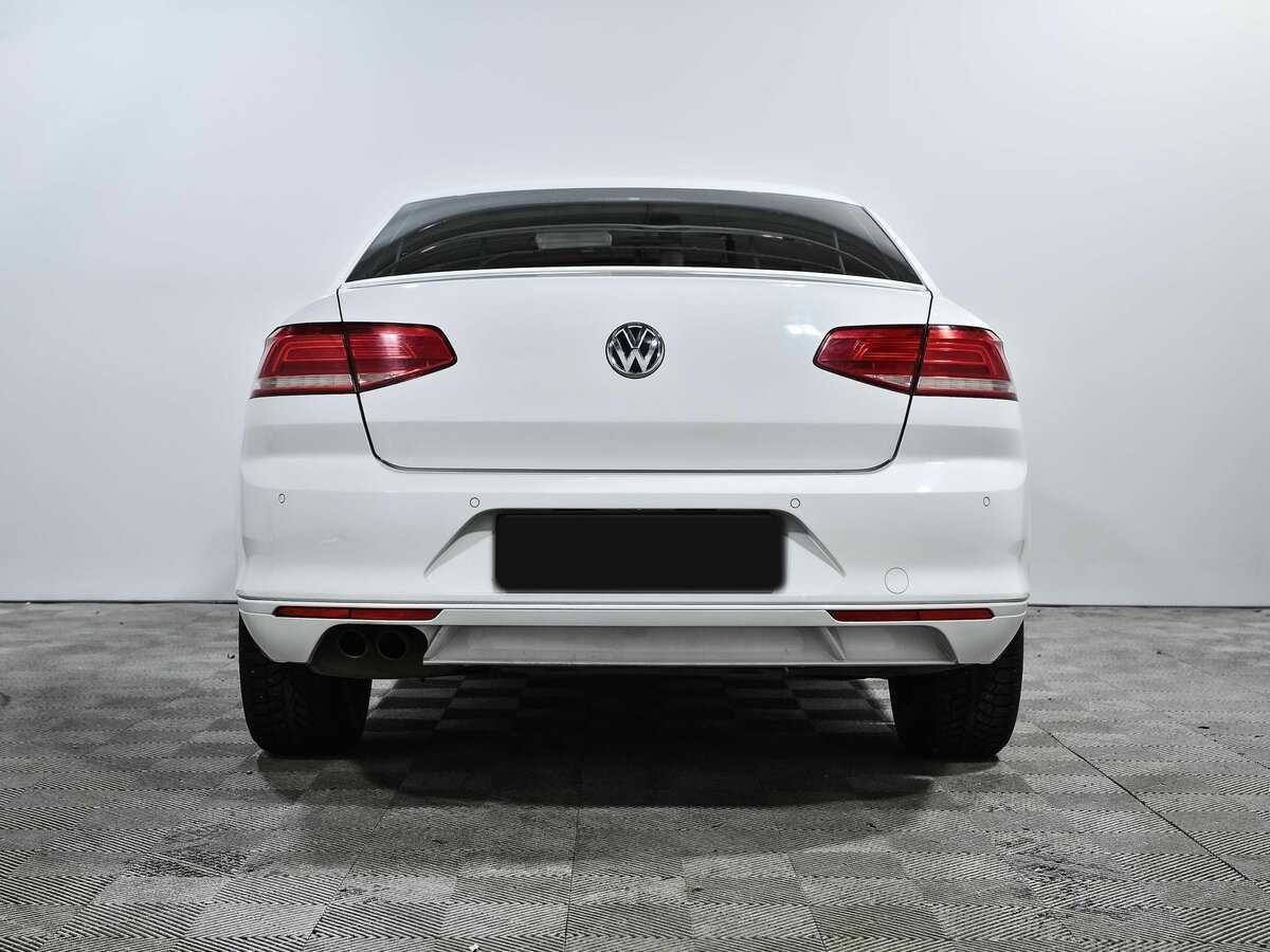 Volkswagen Passat 2015 года с пробегом. Фото: #4