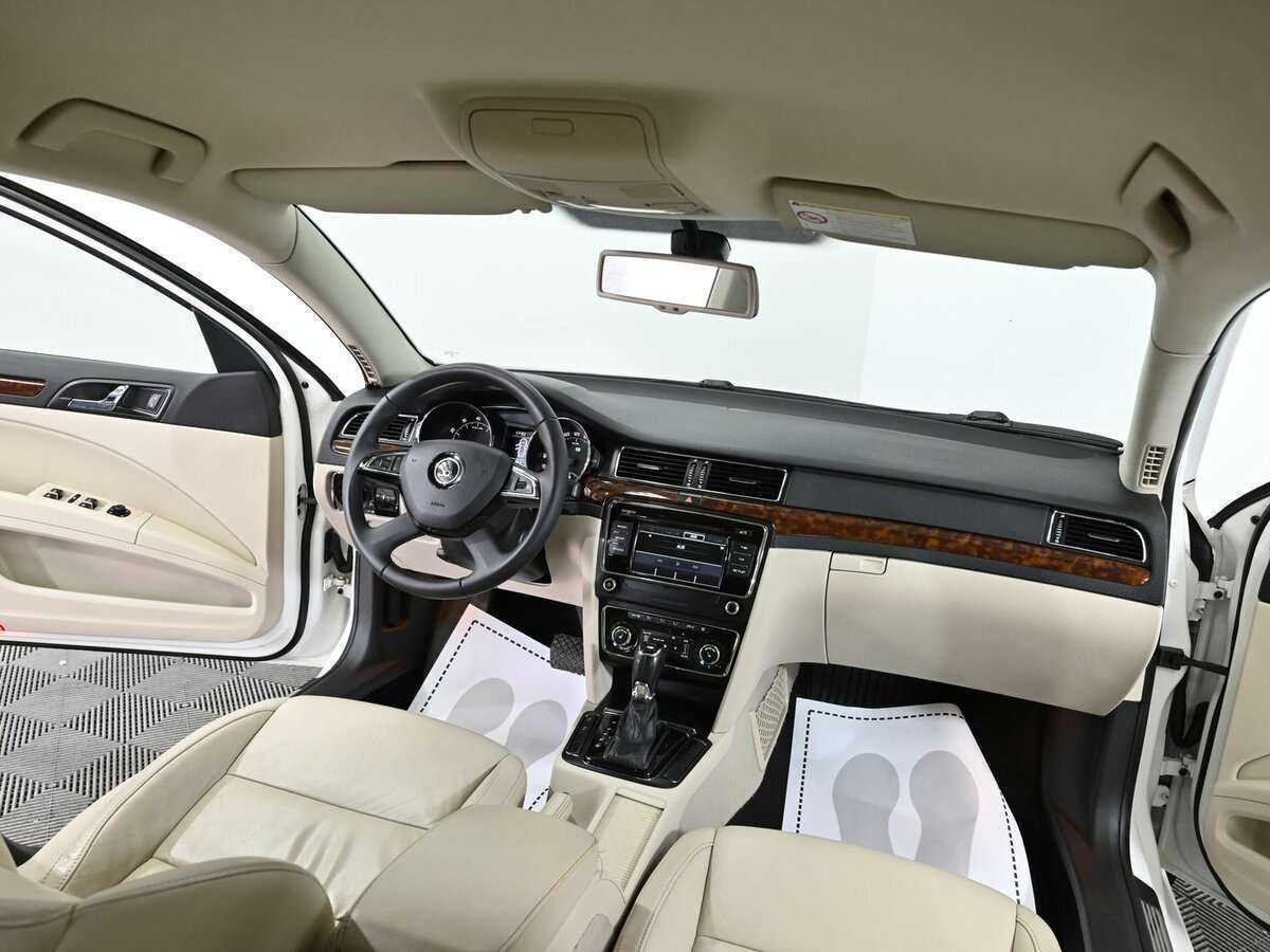 Skoda Superb 2013 года с пробегом. Фото: #4