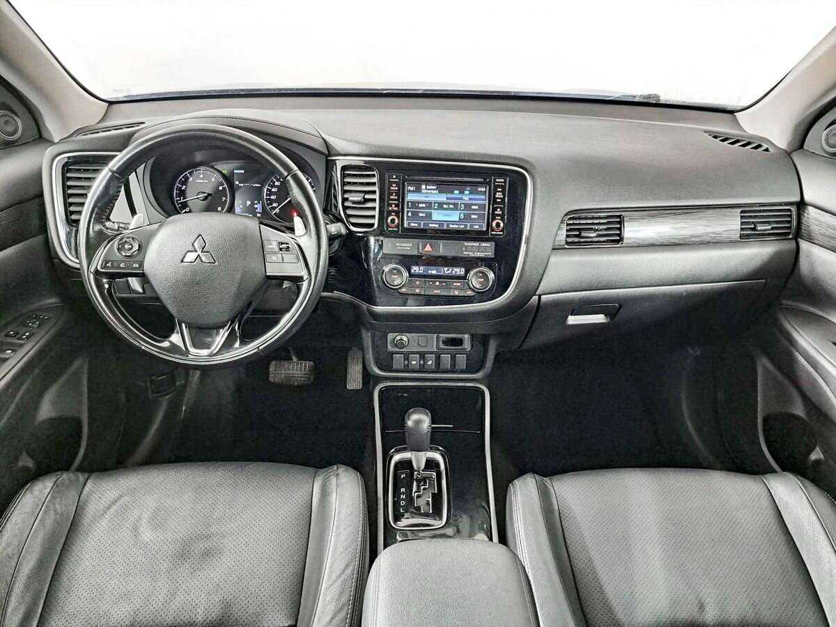 Mitsubishi Outlander 2017 года с пробегом. Фото: #11