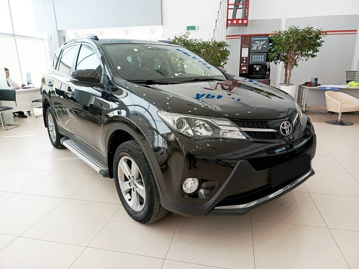 Toyota RAV4 2015 года с пробегом. Фото: #2