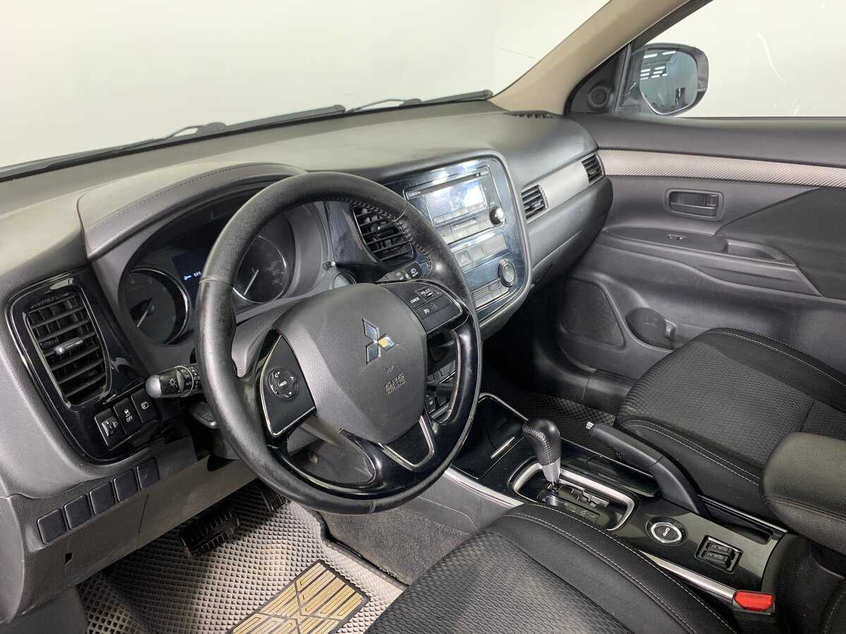 Mitsubishi Outlander 2017 года с пробегом. Фото: #11