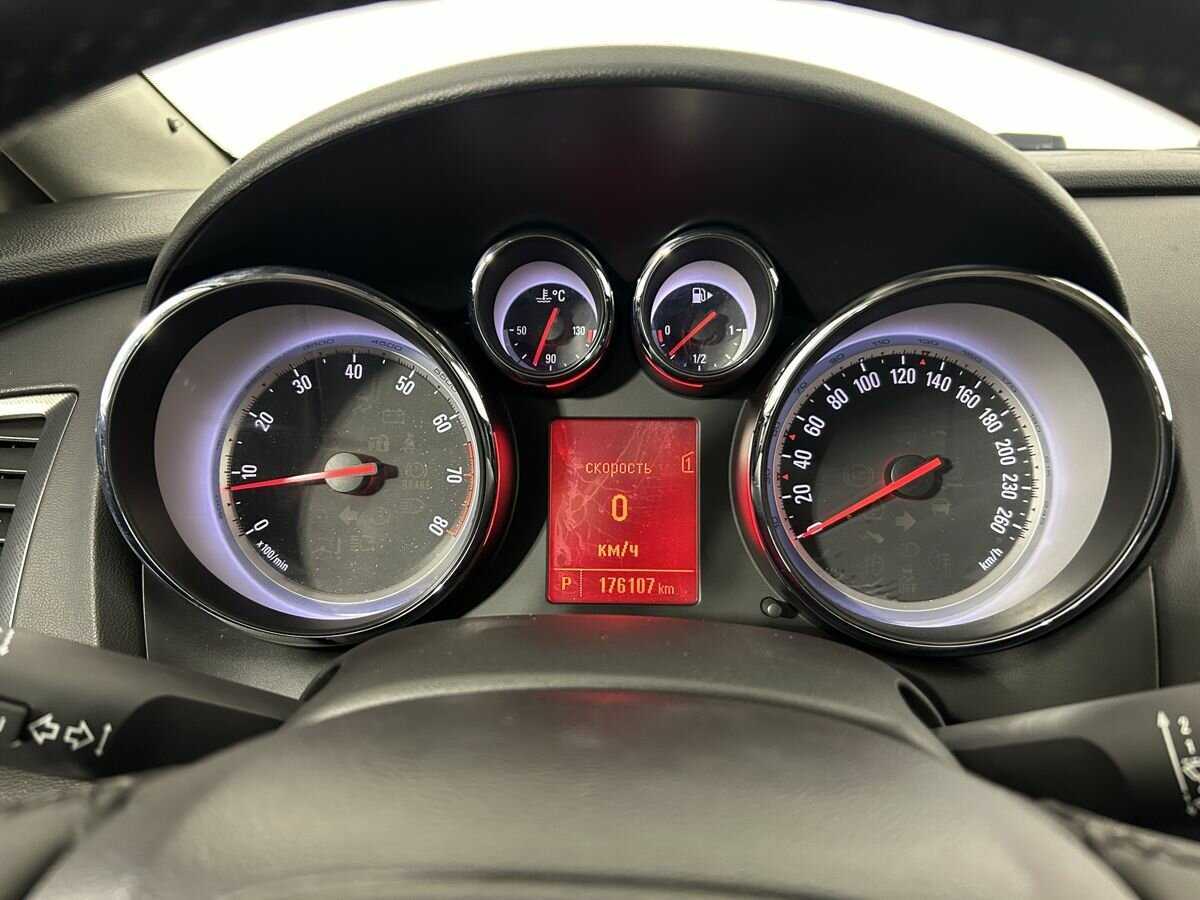 Opel Astra 2012 года с пробегом. Фото: #10