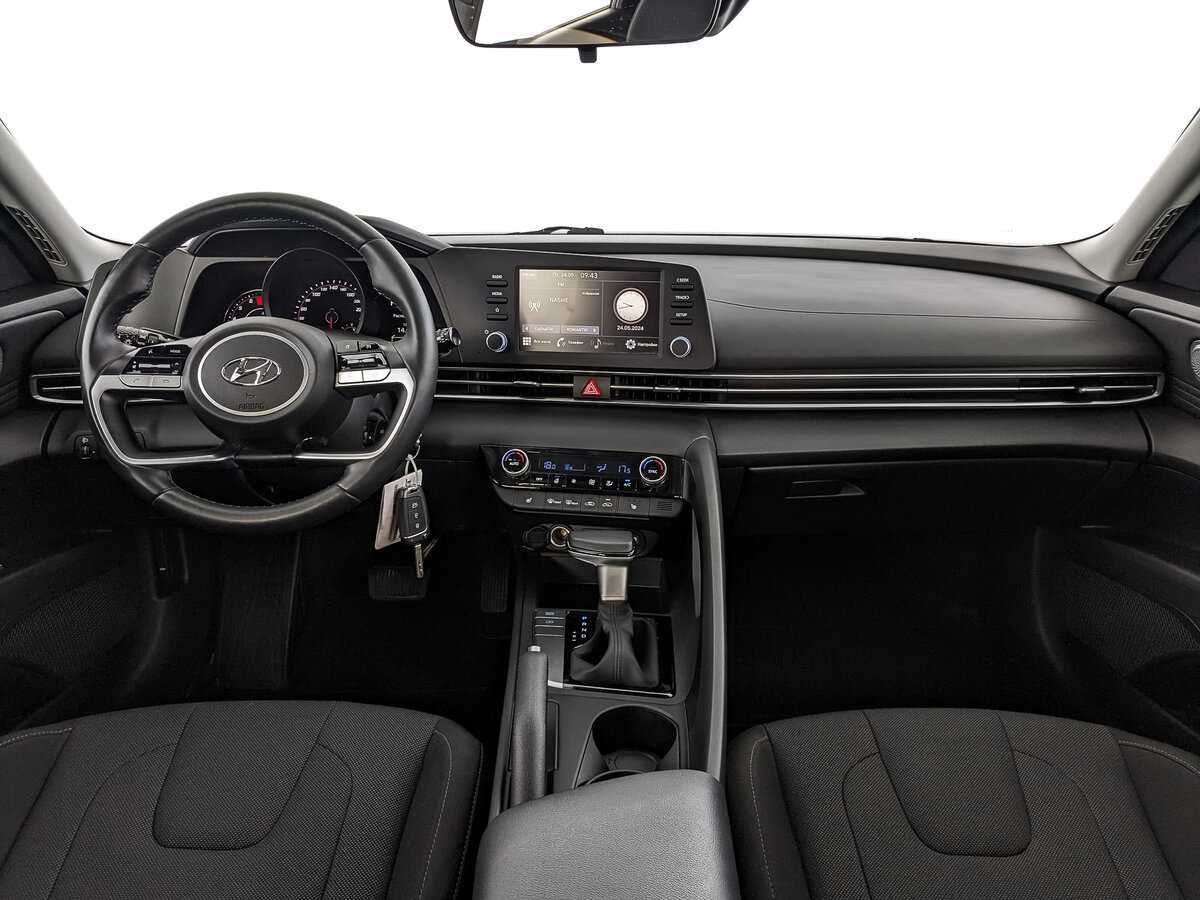 Hyundai Elantra 2021 года с пробегом. Фото: #9