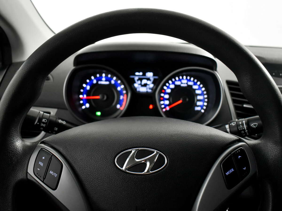 Hyundai Elantra 2015 года с пробегом. Фото: #15