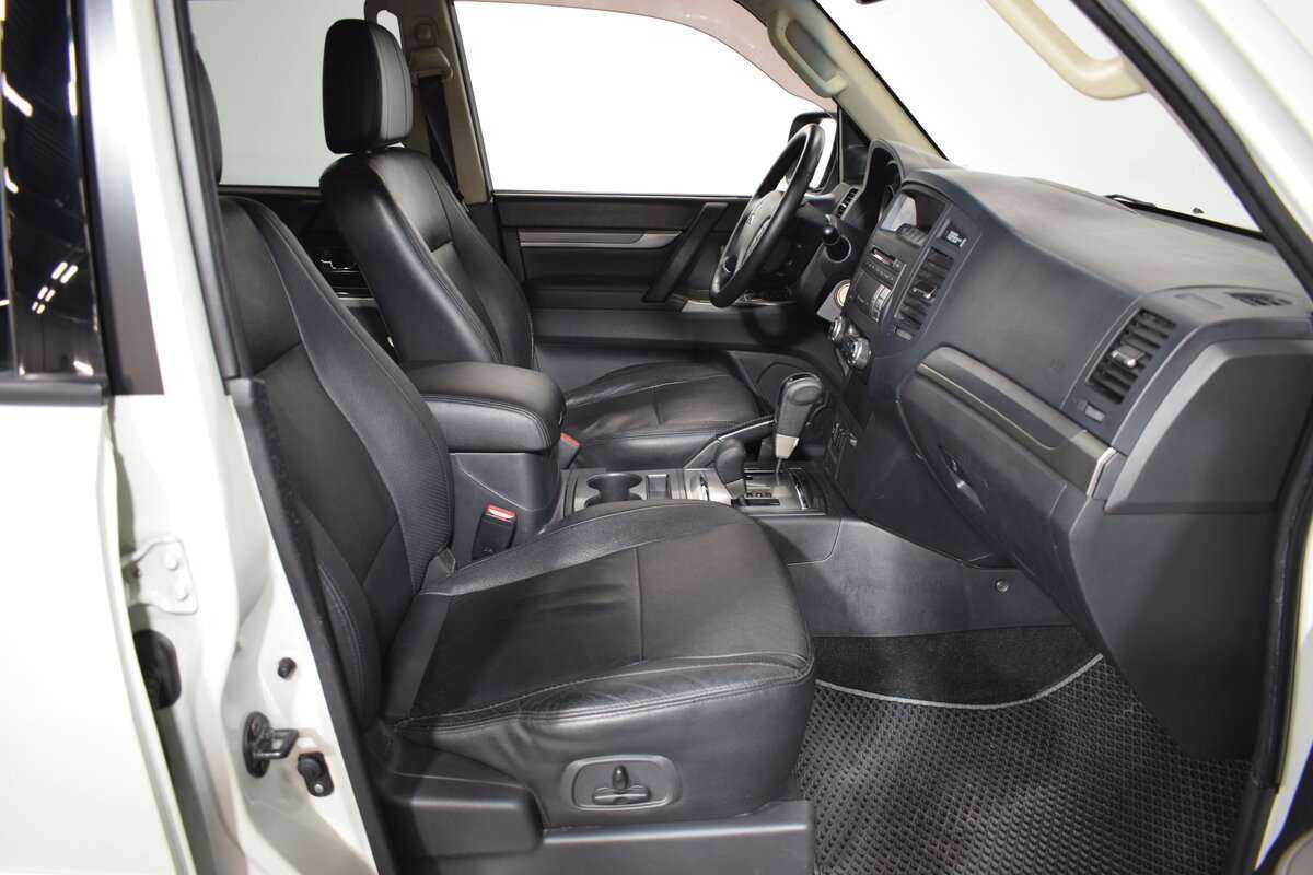 Mitsubishi Pajero 2014 года с пробегом. Фото: #10