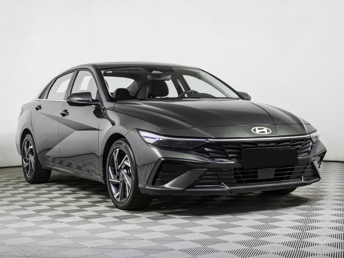 Hyundai Elantra 2023 года с пробегом. Фото: #2