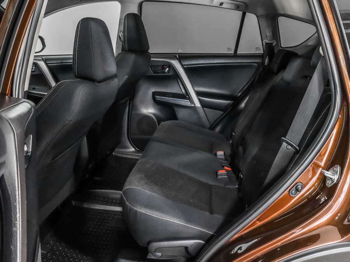 Toyota RAV4 2017 года с пробегом. Фото: #9