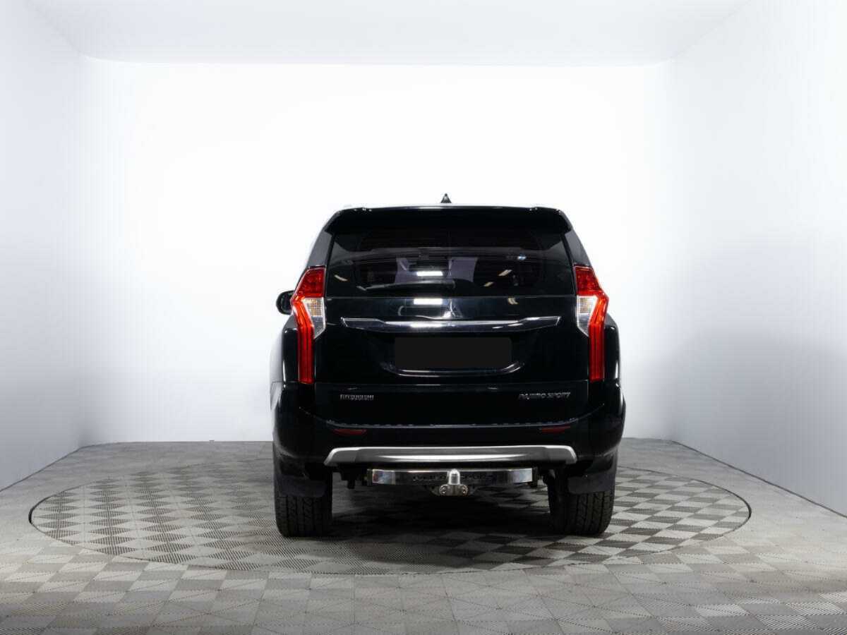 Mitsubishi Pajero Sport 2017 года с пробегом. Фото: #5