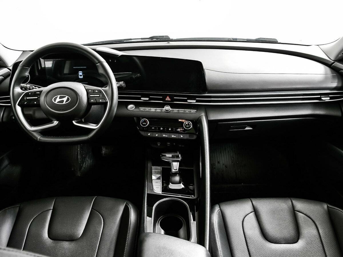 Hyundai Elantra 2023 года с пробегом. Фото: #10