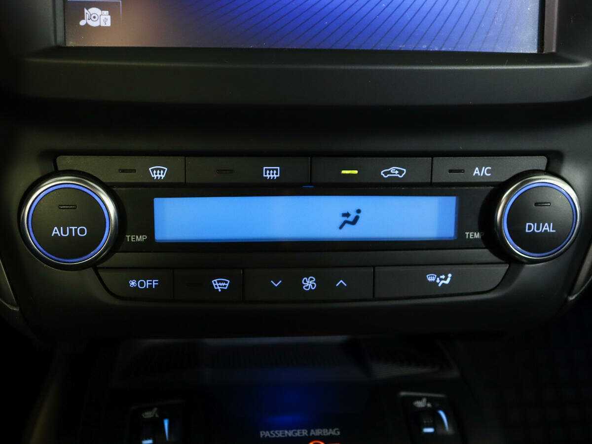 Toyota Avensis 2018 года с пробегом. Фото: #19