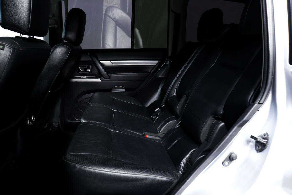 Mitsubishi Pajero 2012 года с пробегом. Фото: #11