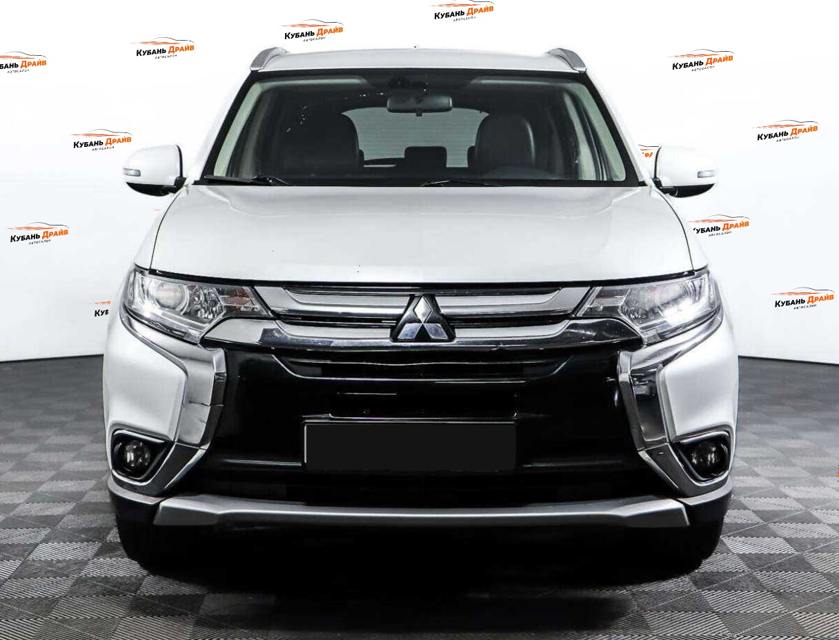 Mitsubishi Outlander 2016 года с пробегом. Фото: #1