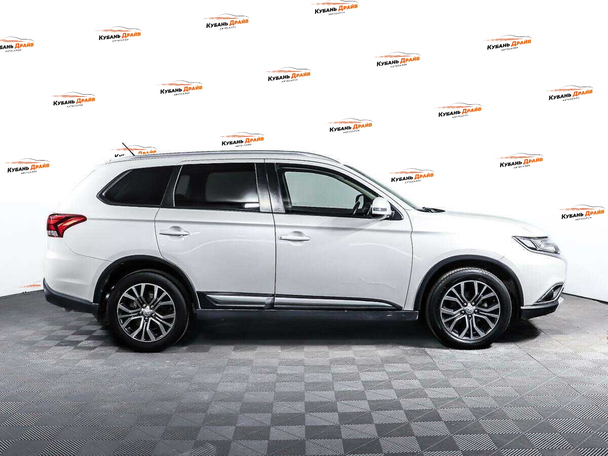 Mitsubishi Outlander 2016 года с пробегом. Фото: #2