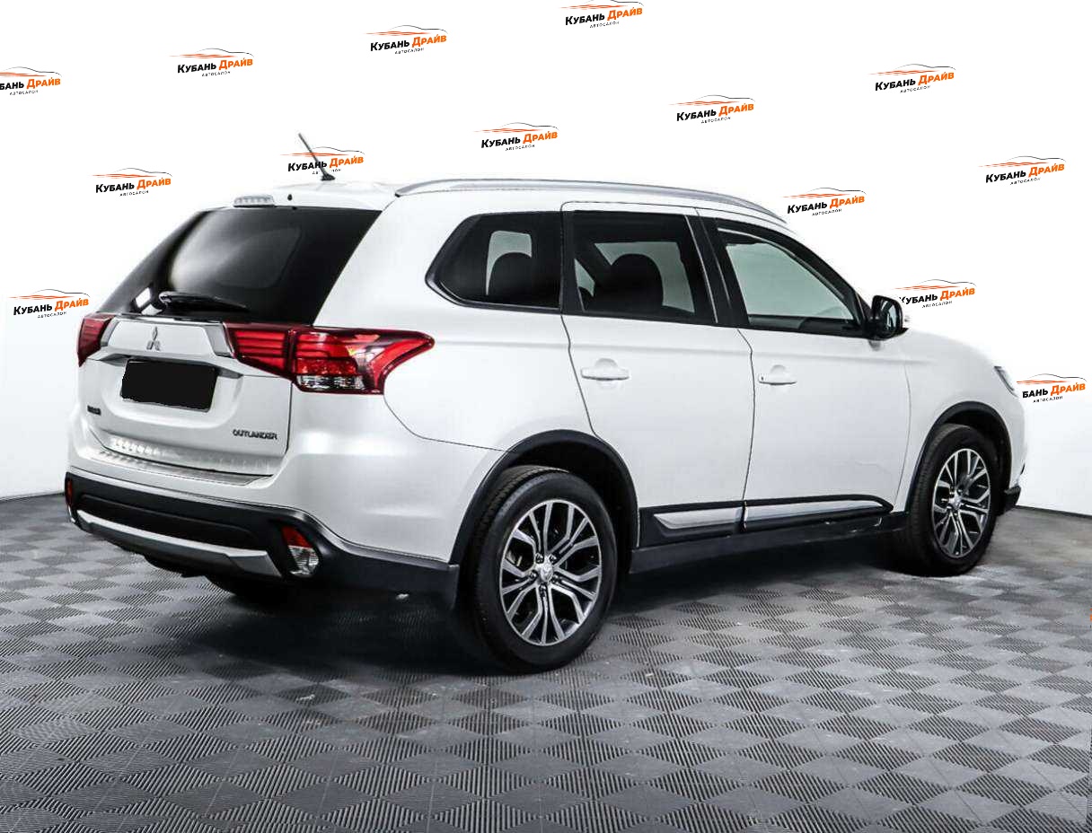 Mitsubishi Outlander 2016 года с пробегом. Фото: #3