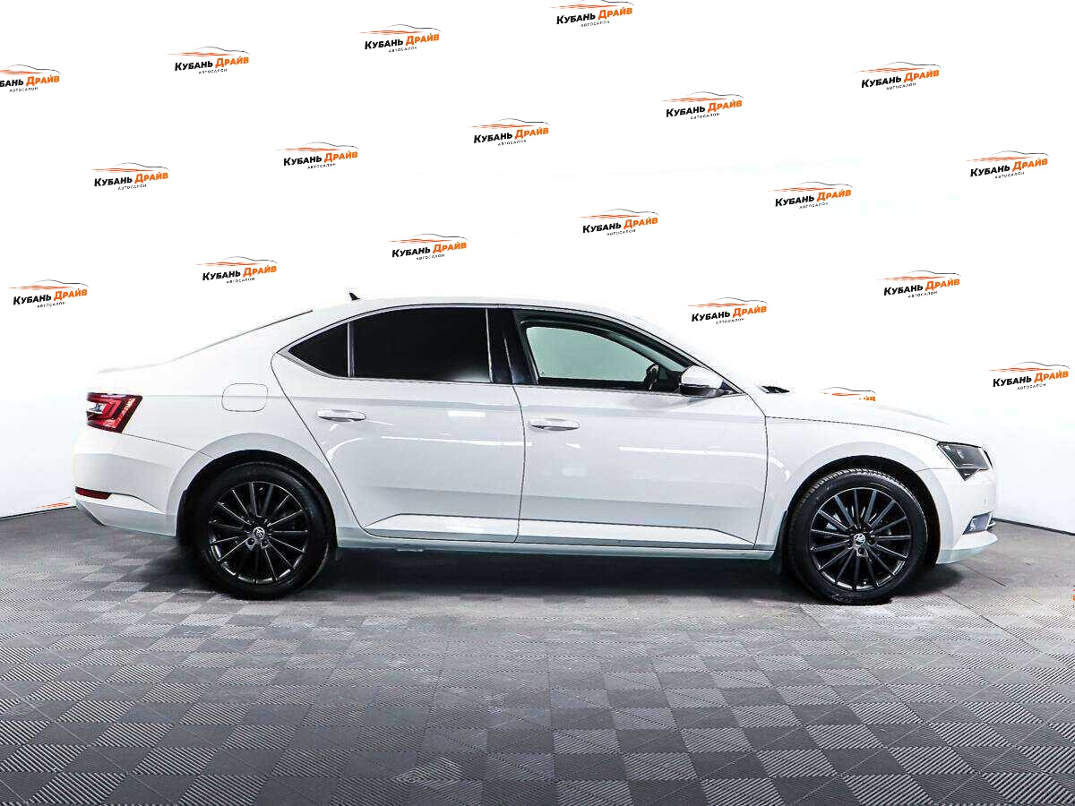 Skoda Superb 2017 года с пробегом. Фото: #3
