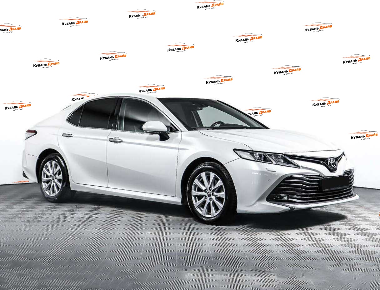 Toyota Camry 2018 года с пробегом. Фото: #2