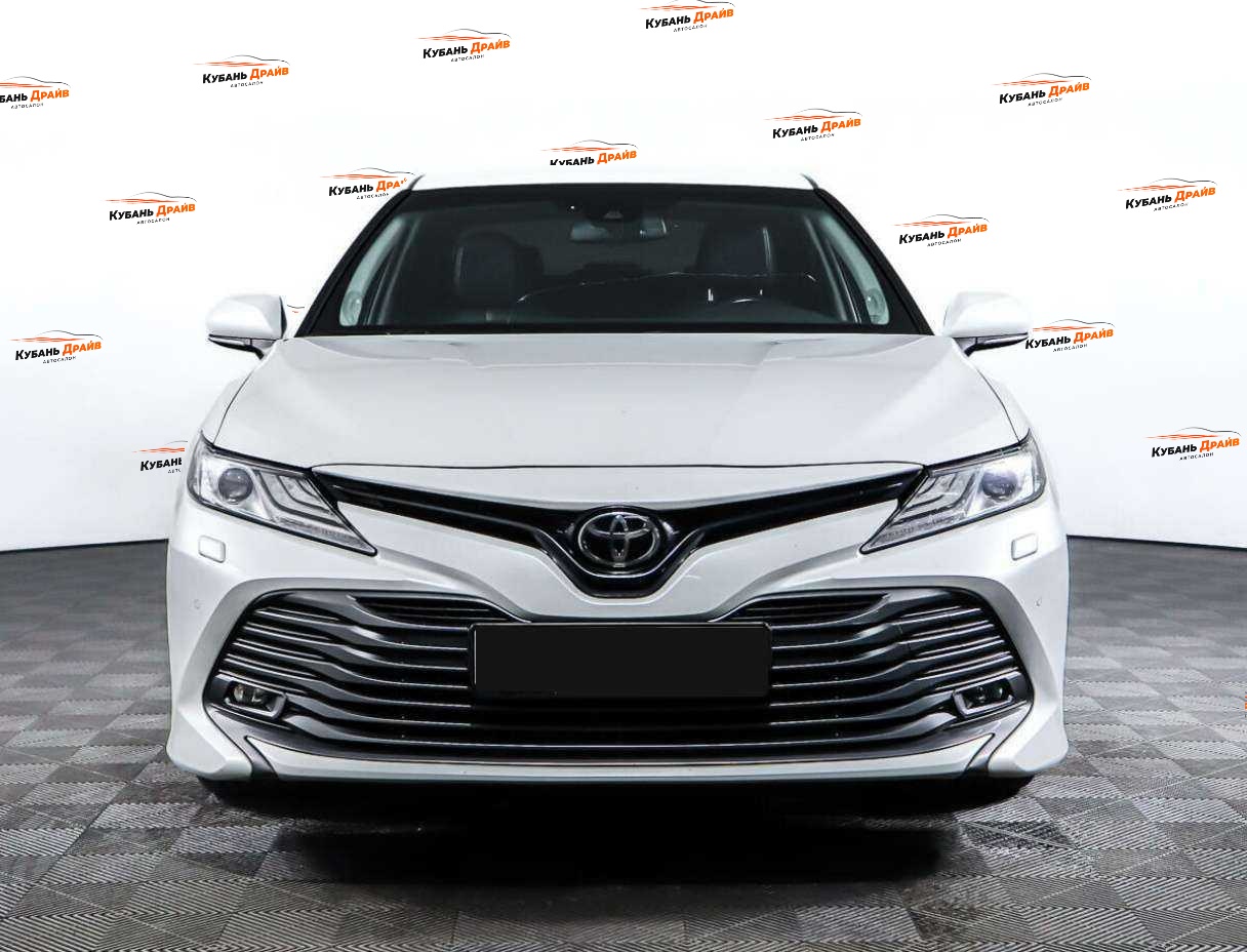 Toyota Camry 2019 года с пробегом. Фото: #1