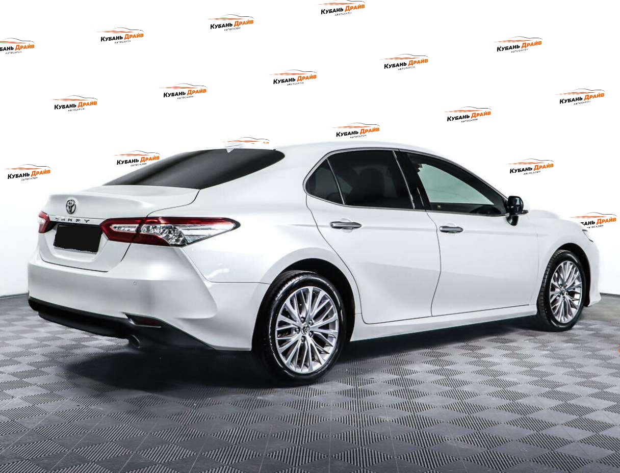 Toyota Camry 2019 года с пробегом. Фото: #4