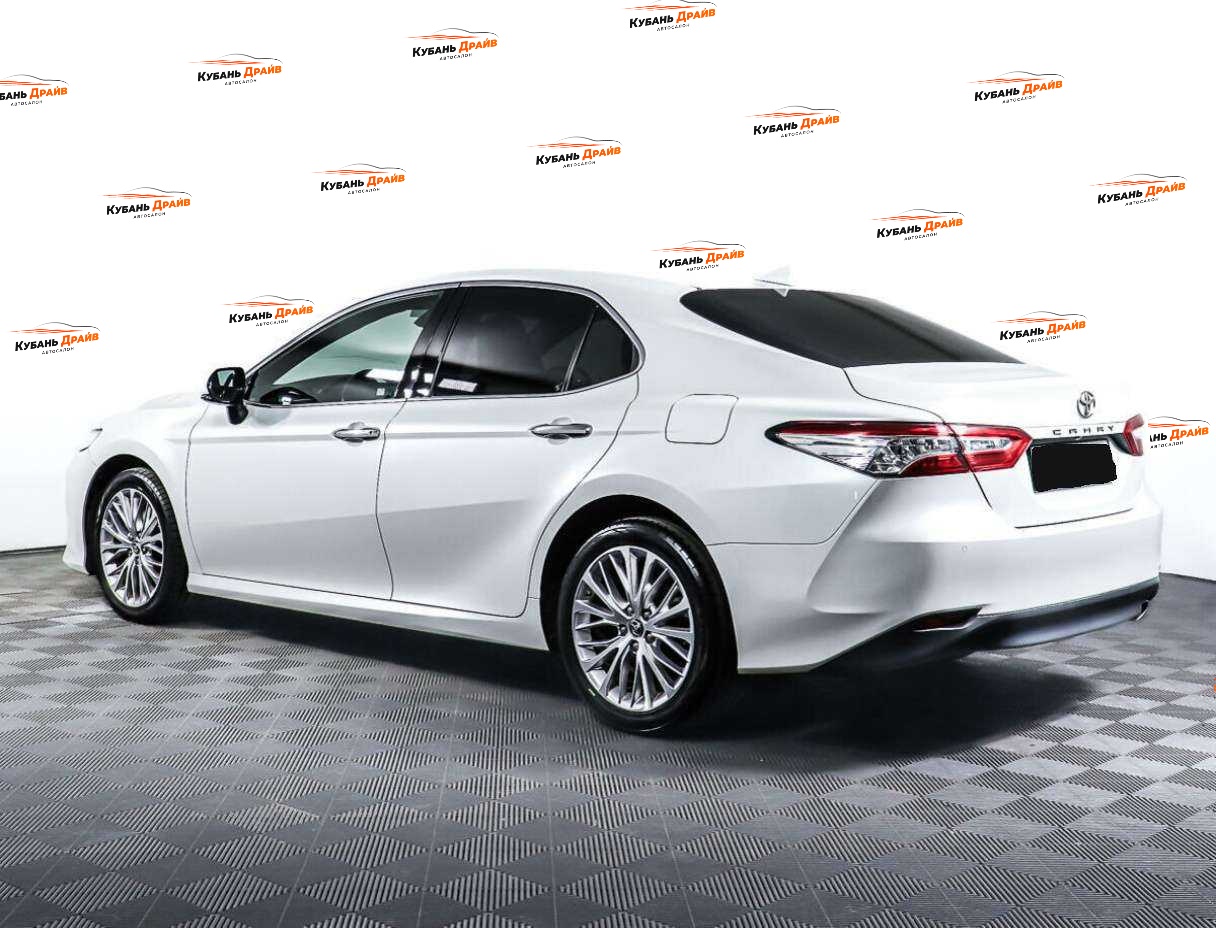 Toyota Camry 2019 года с пробегом. Фото: #6