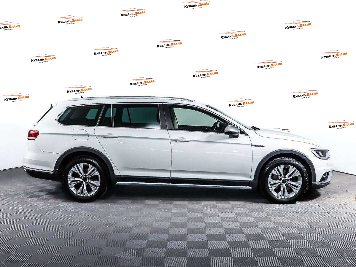 Volkswagen Passat 2018 года с пробегом. Фото: #3