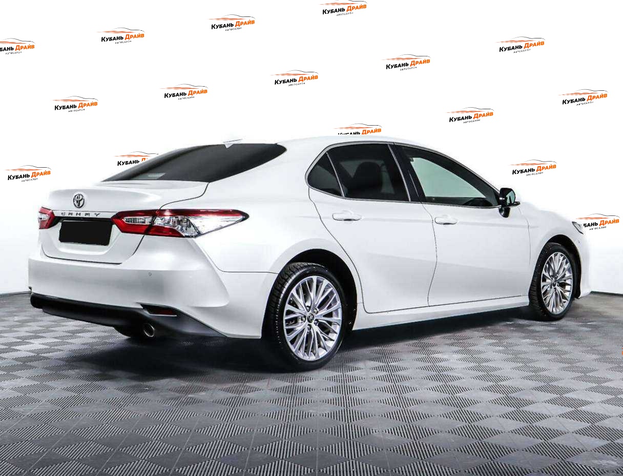 Toyota Camry 2020 года с пробегом. Фото: #4