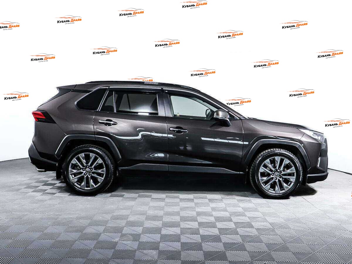 Toyota RAV4 2019 года с пробегом. Фото: #3