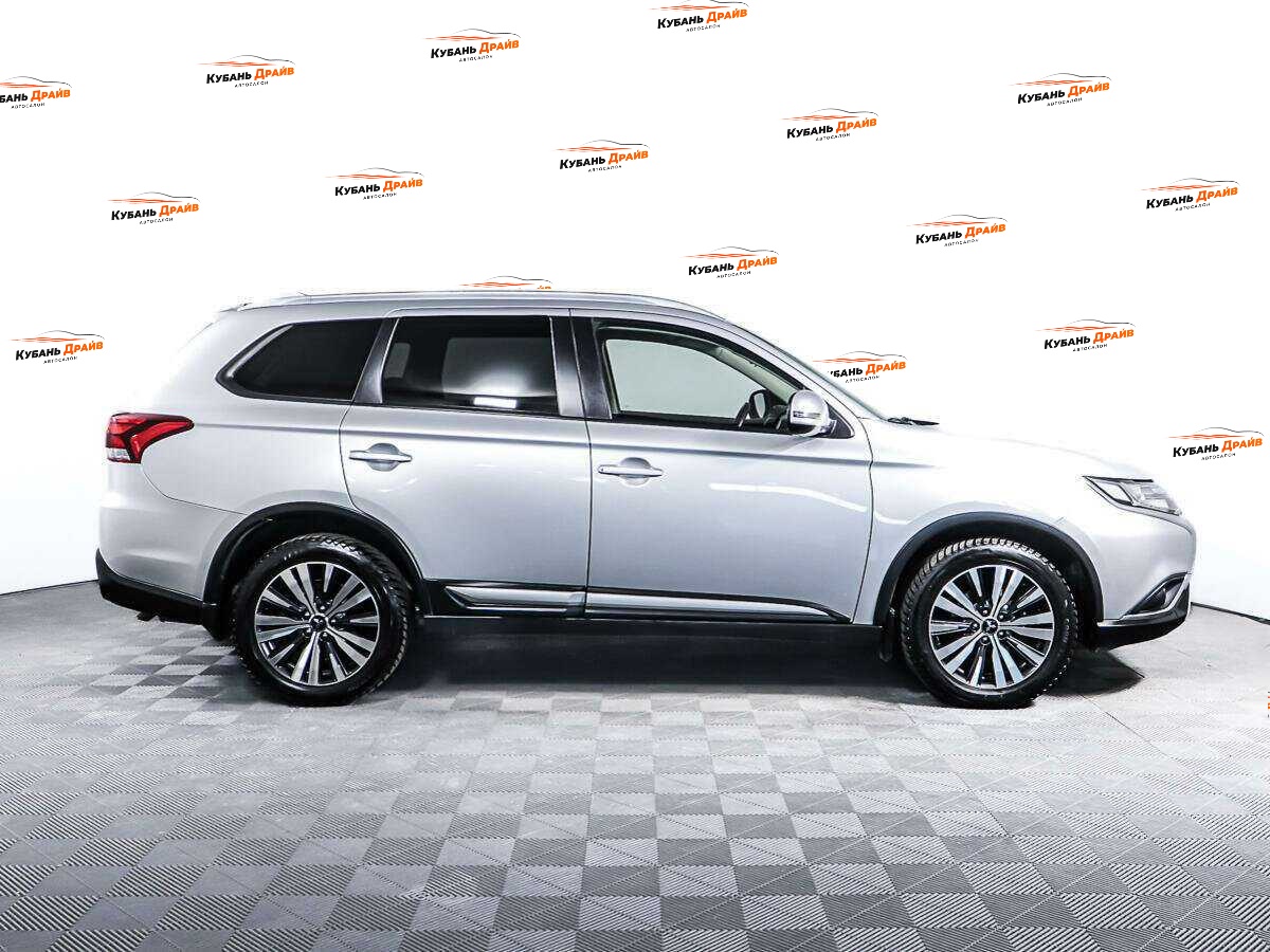 Mitsubishi Outlander 2019 года с пробегом. Фото: #3