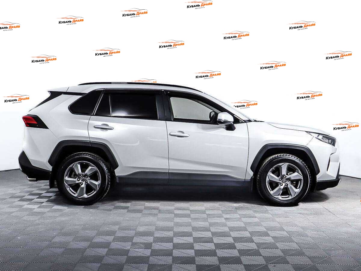 Toyota RAV4 2020 года с пробегом. Фото: #3