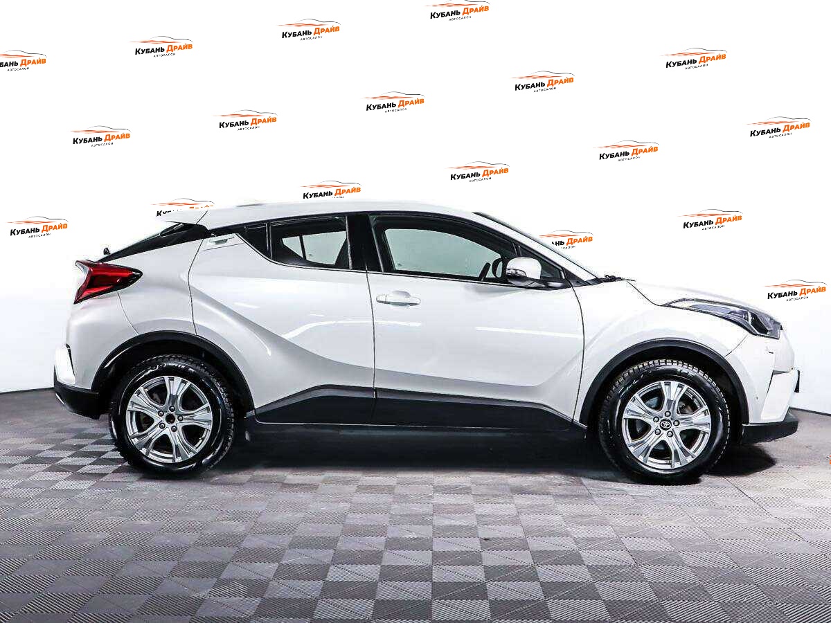 Toyota C-HR 2019 года с пробегом. Фото: #3