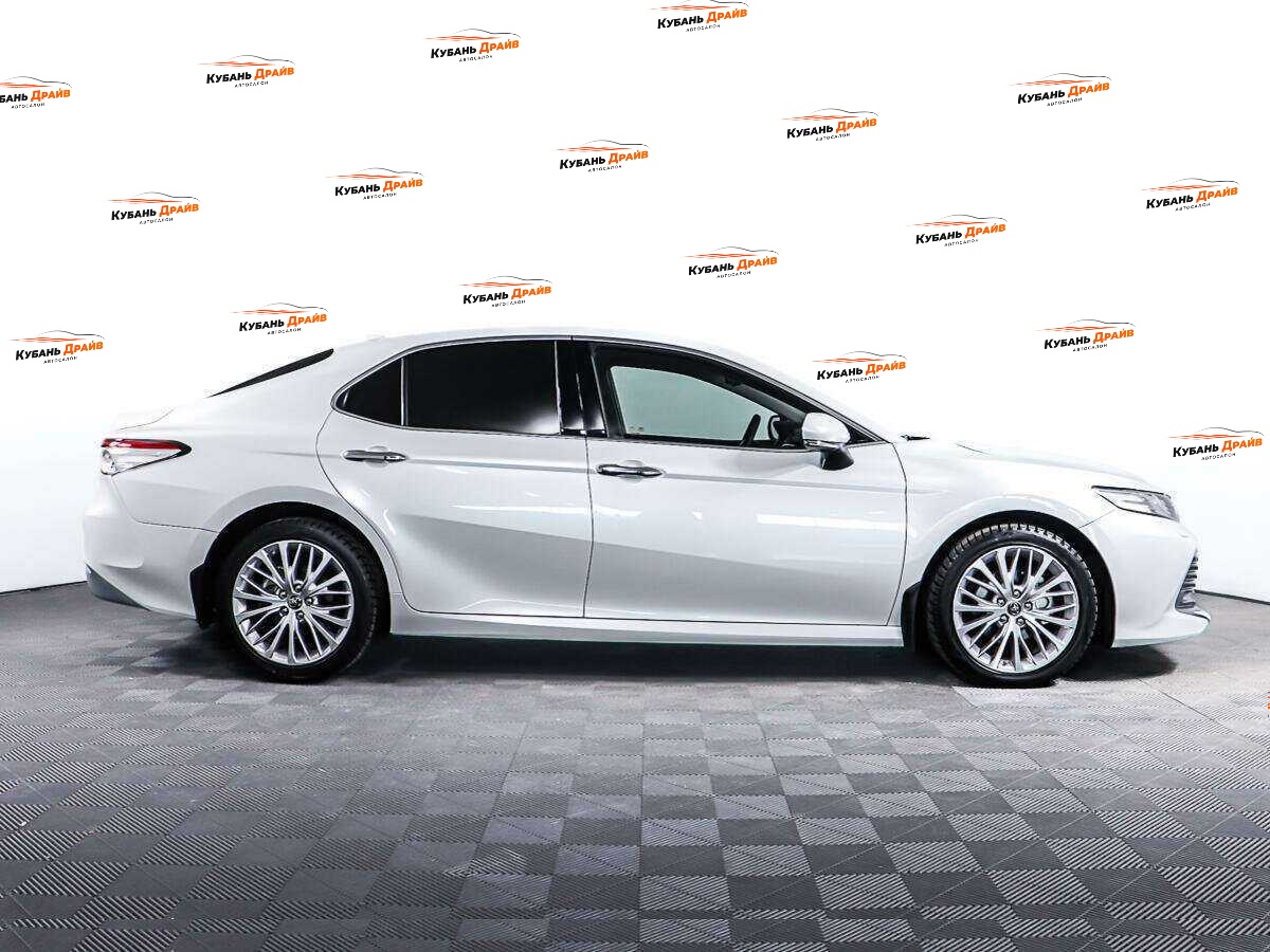 Toyota Camry 2018 года с пробегом. Фото: #3