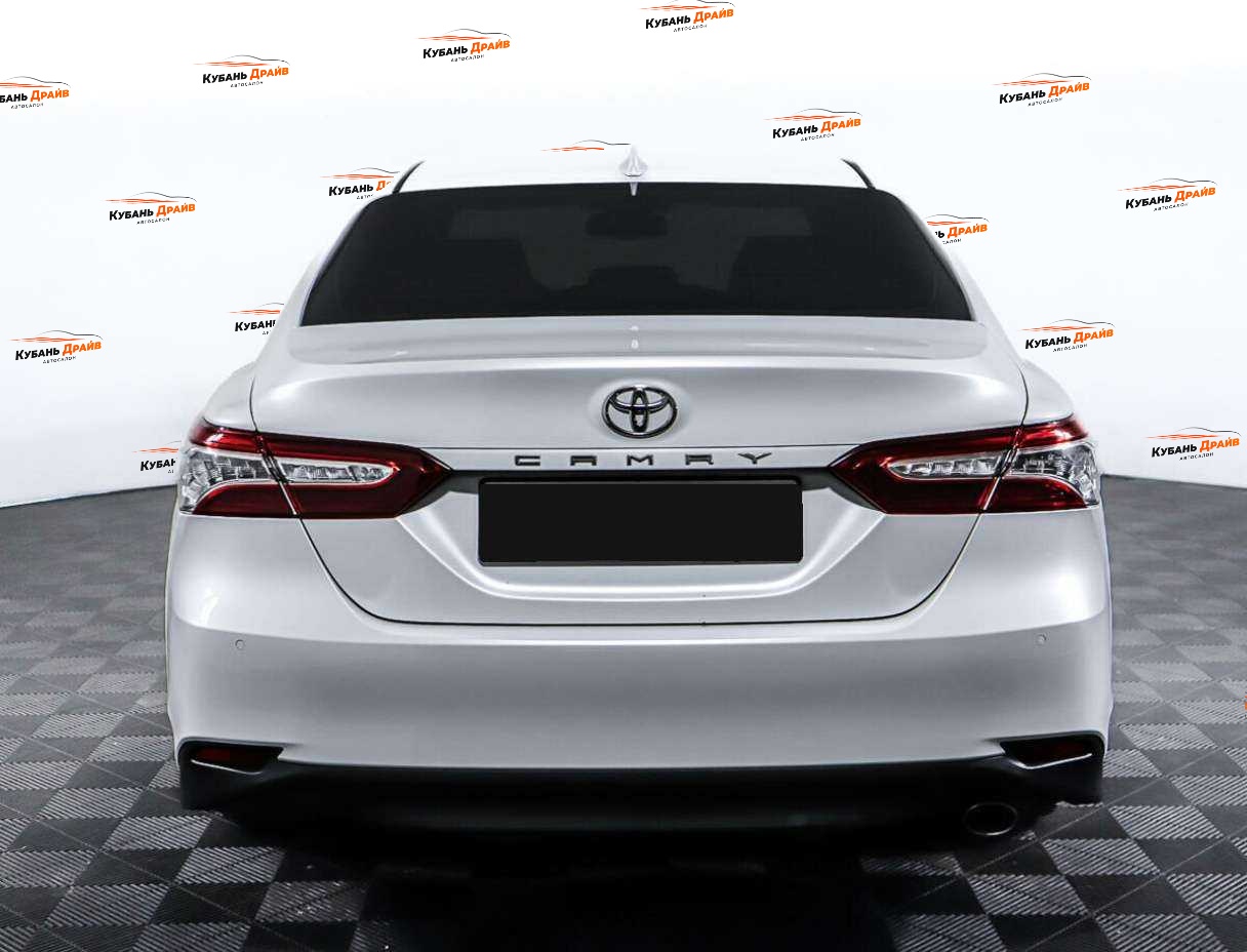 Toyota Camry 2018 года с пробегом. Фото: #5