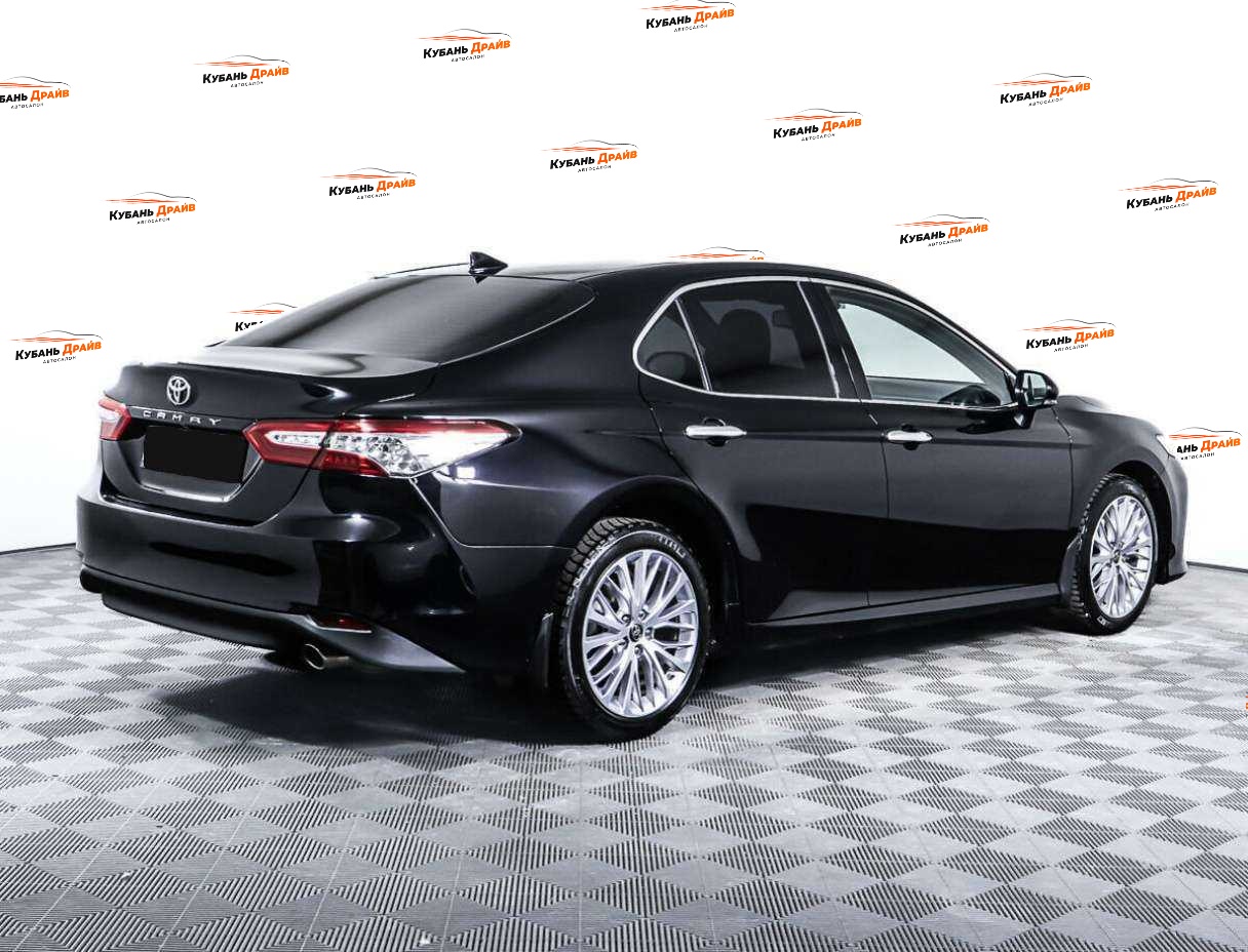 Toyota Camry 2019 года с пробегом. Фото: #4