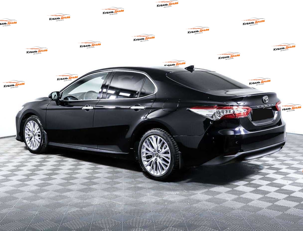 Toyota Camry 2019 года с пробегом. Фото: #6