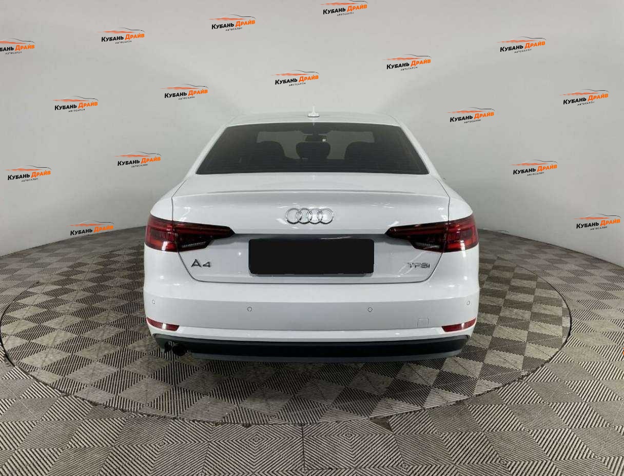 Audi A4 2018 года с пробегом. Фото: #2