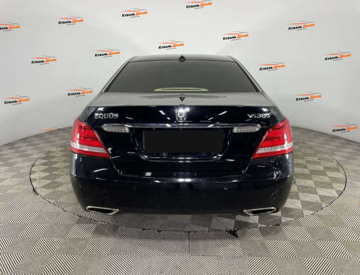 Hyundai Equus 2013 года с пробегом. Фото: #2