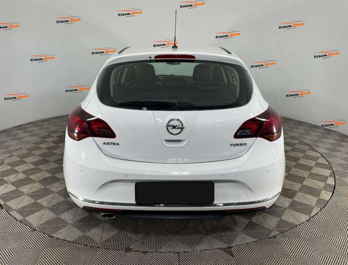 Opel Astra 2013 года с пробегом. Фото: #2