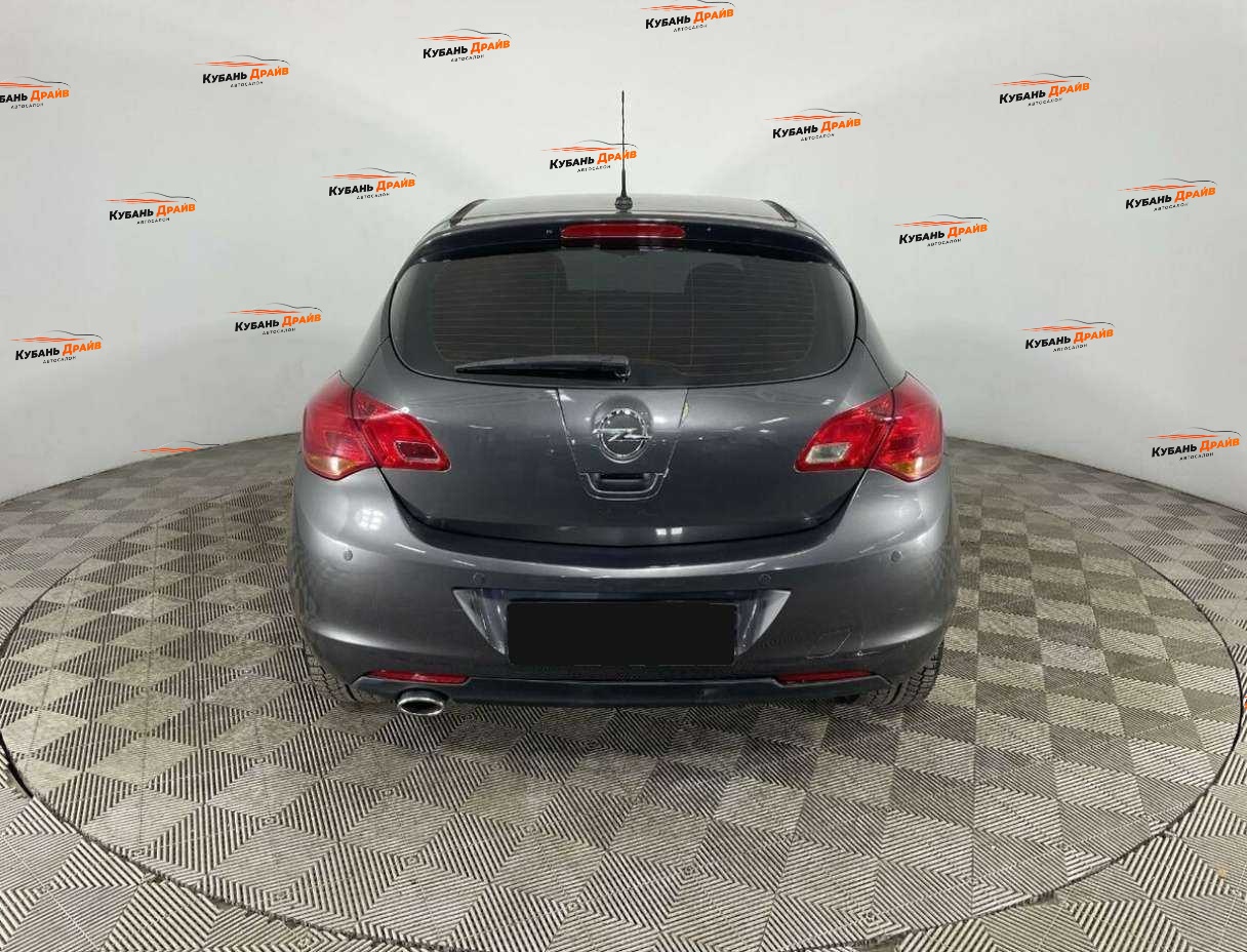 Opel Astra 2012 года с пробегом. Фото: #2