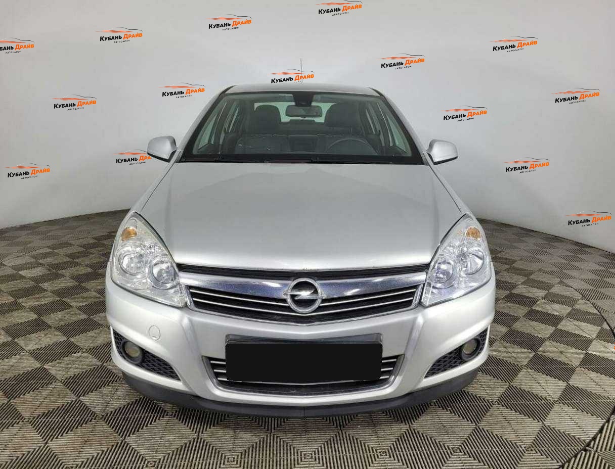 Opel Astra 2012 года с пробегом. Фото: #1