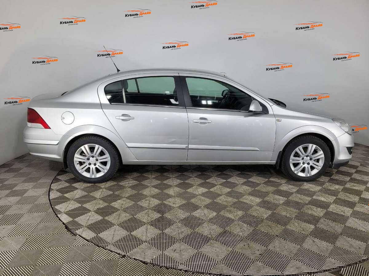 Opel Astra 2012 года с пробегом. Фото: #3