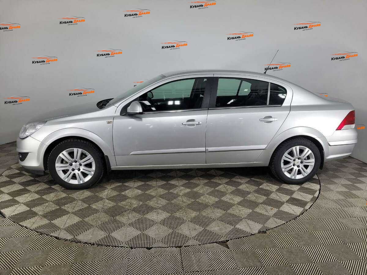 Opel Astra 2012 года с пробегом. Фото: #4