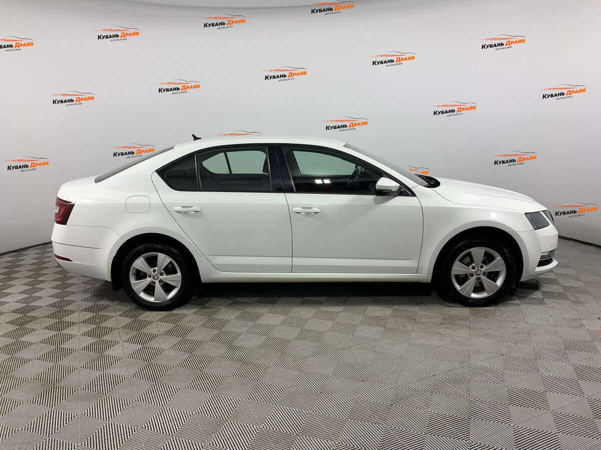 Skoda Octavia 2018 года с пробегом. Фото: #3