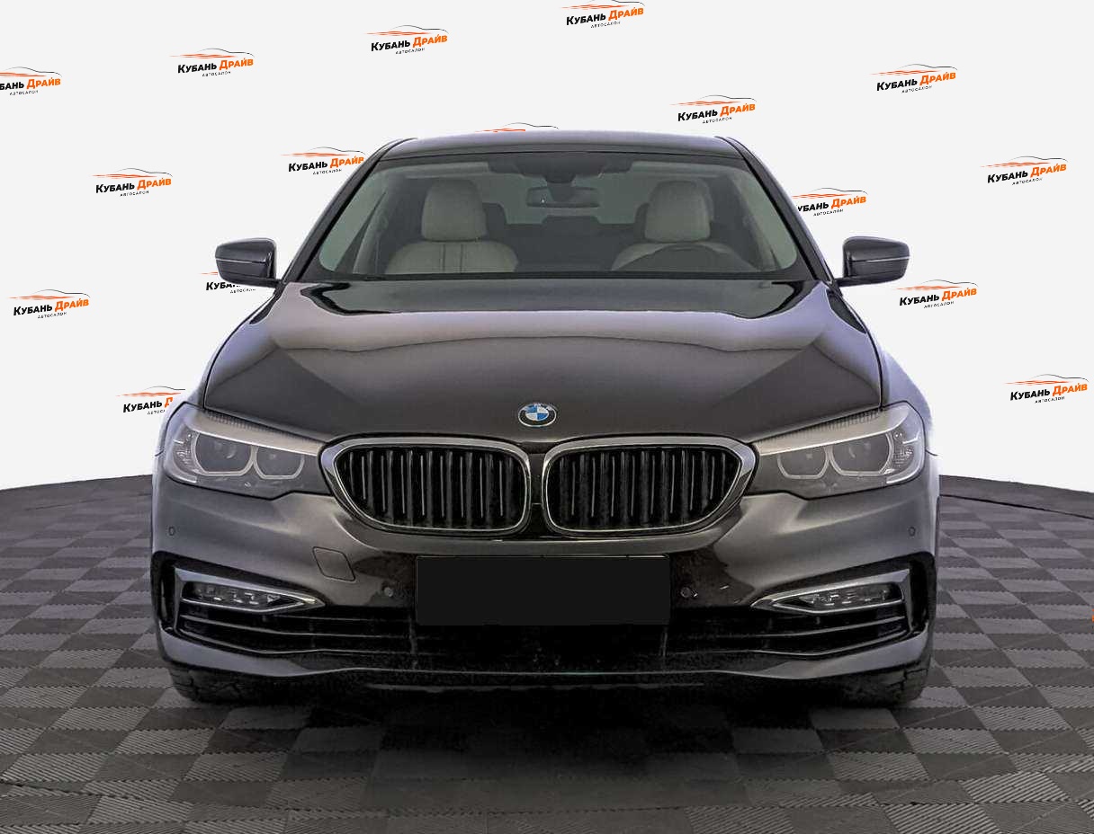 BMW 5 серии 2017 года с пробегом. Фото: #1