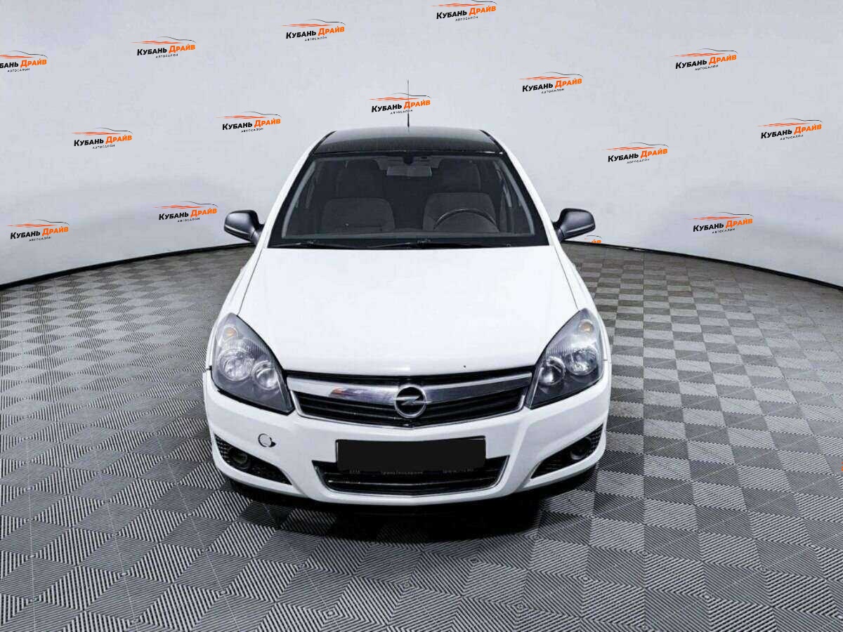Opel Astra 2012 года с пробегом. Фото: #1