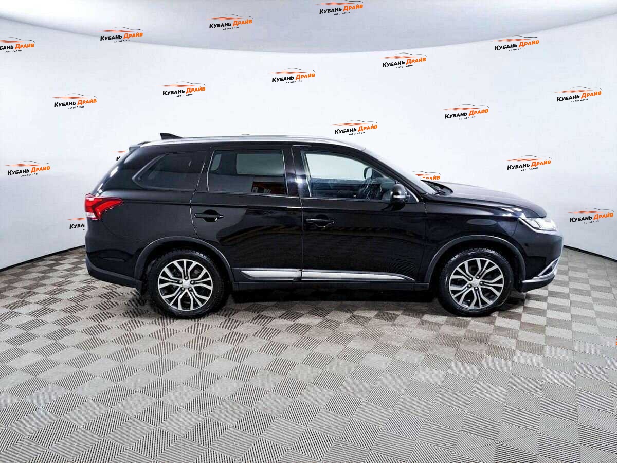 Mitsubishi Outlander 2017 года с пробегом. Фото: #3