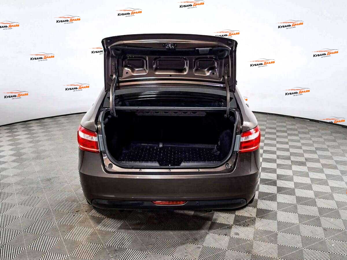 Lada (ВАЗ) Vesta 2018 года с пробегом. Фото: #8