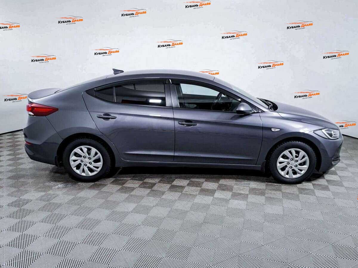 Hyundai Elantra 2018 года с пробегом. Фото: #3
