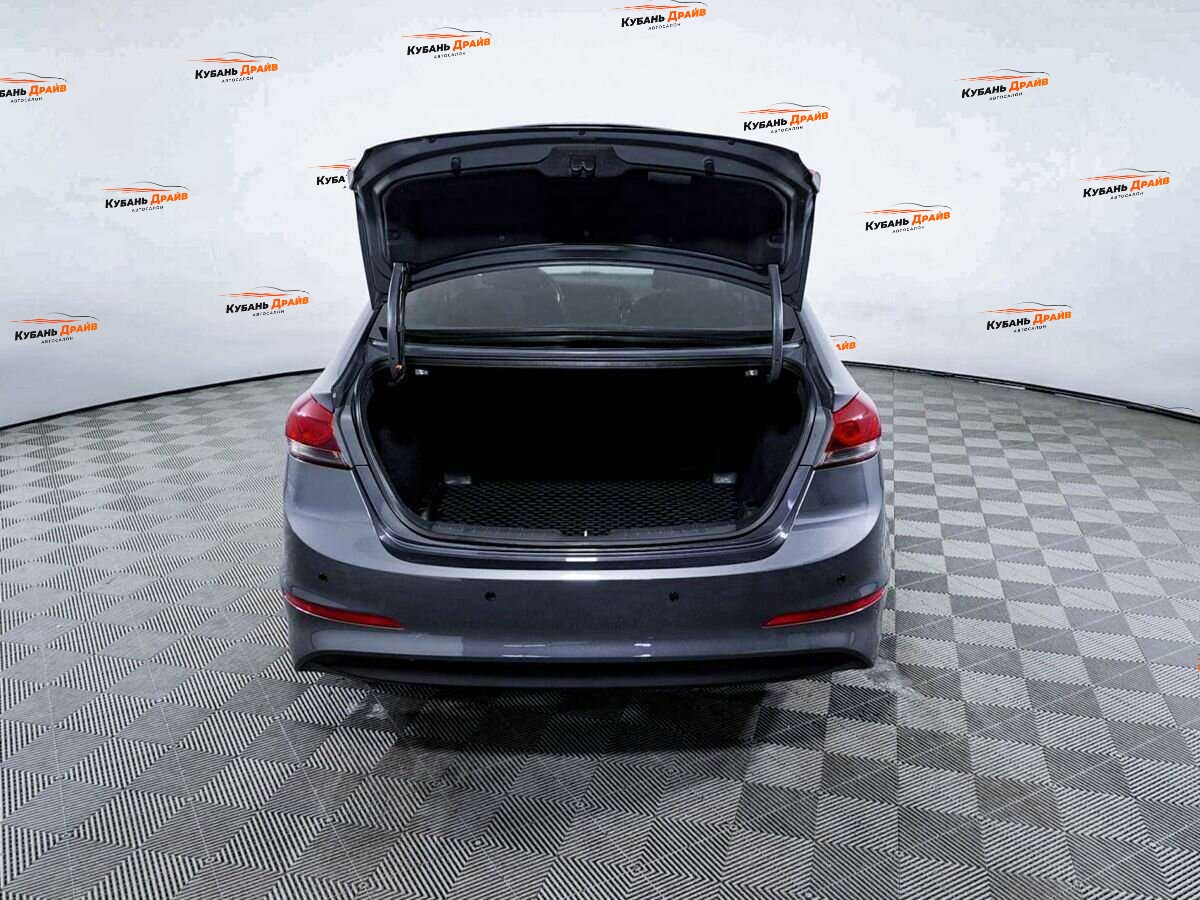 Hyundai Elantra 2018 года с пробегом. Фото: #9