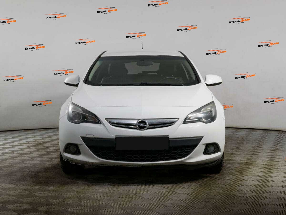 Opel Astra 2012 года с пробегом. Фото: #1